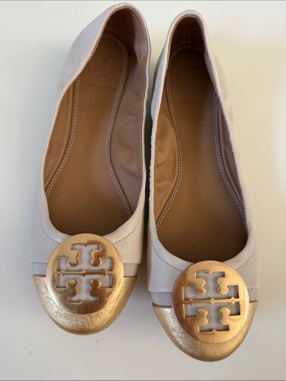 Tory Burch Cream Leather Ballet Flats with Gold Logo Cap size 6